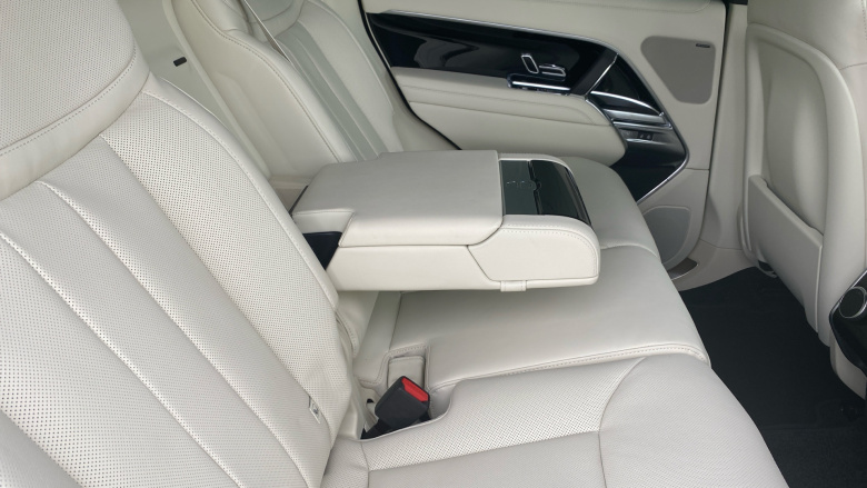 Land Rover Range Rover 3.0 D300 Edition 4dr Auto Diesel Estate